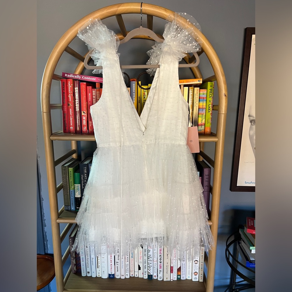 MONIQUE LHUILLIER LITTLE WHITE DRESS